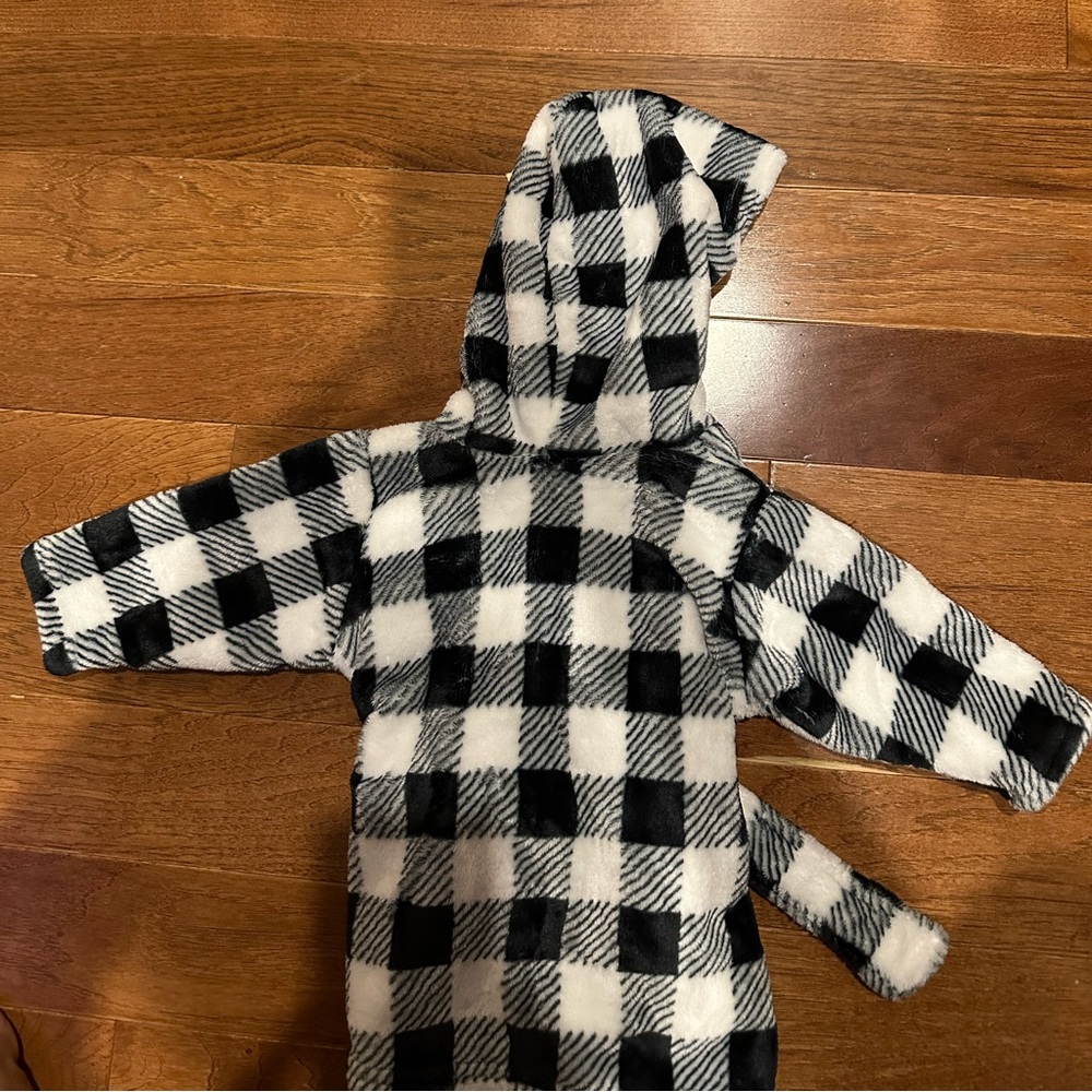 Adorable Plush Checkered Baby Robe (0-9 Months)